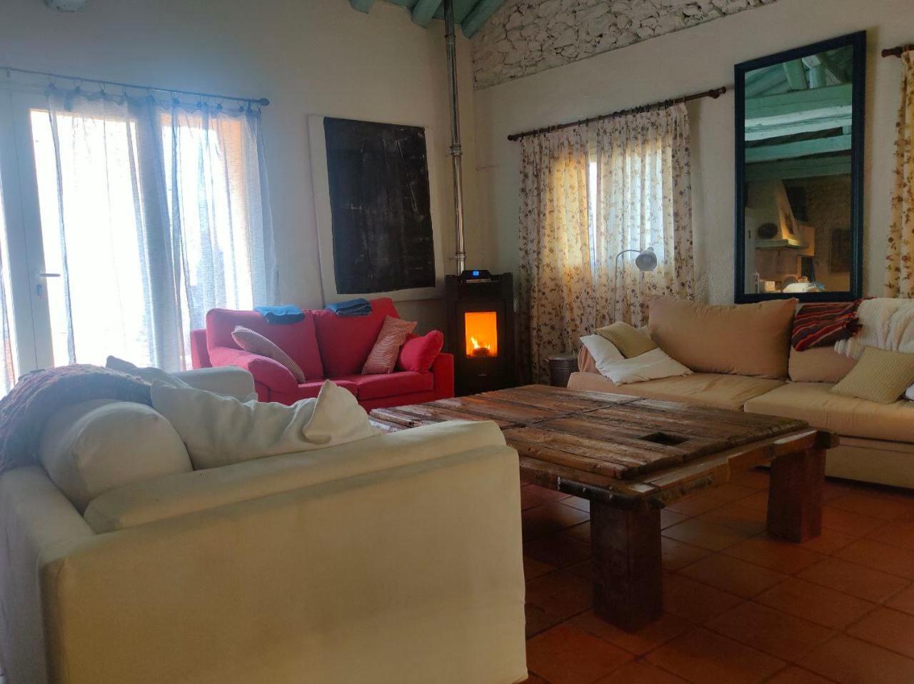 Casa Rural El Horno De La Aldegueela Torrecaballeros Exteriör bild